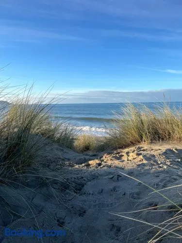 Marine Cottage, family & pet friendly, relaxing & spacious, where the sun, sea and sand meets walks and adventure in Barmouth - Image 1