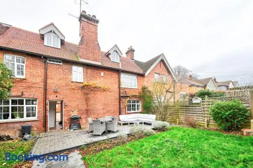 Stylish 3-Bed Home Close to Stansted Airport - Image 1