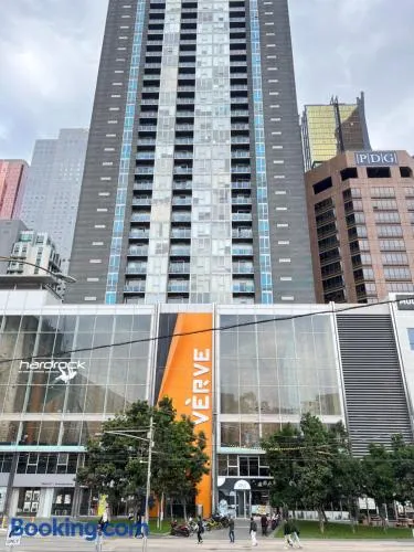 Melbourne CBD Central large 3BR2BTH with Gym Pool Heater - Image 1