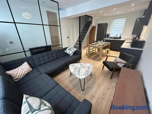 Caernarfon modern townhouse Snowdonia - Image 1