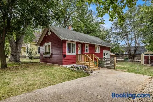 Little Barn Cottage - 3br home with hot tub - Image 1