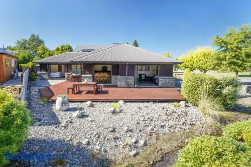 16 Rutherford Crescent - Image 1