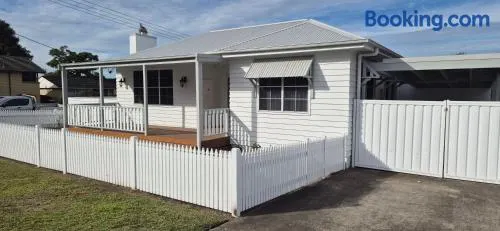 Elegant White Cottage - Image 1