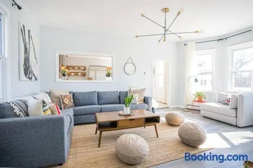 AC Beach House 8BR 4BA 4000 SqFt Big Groups - Image 1