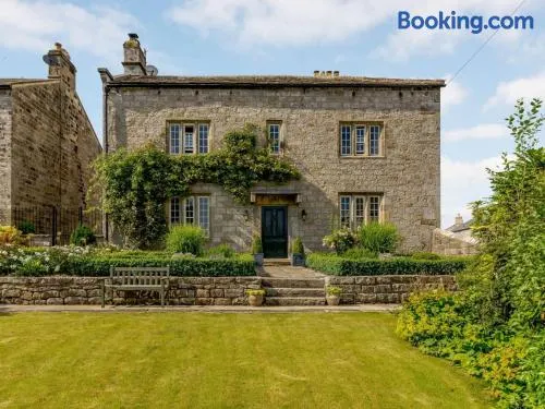 5 Bed in Harrogate oc-83663 - Image 1
