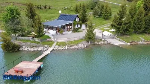 Traditional Casa Pescarului langa lac cu ponton - Image 1