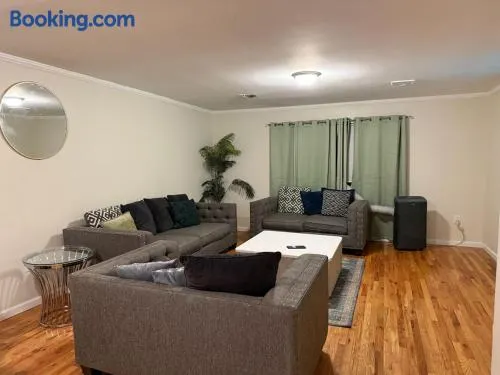 Urban haven 3 Kings bedroom near EWRNYC DTW - Image 1