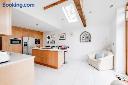 Harbourways Emsworth, Pet Friendly Coastal Retreat, Contractors & Leisure, Free Parking, Walk to Pubs - Image 1