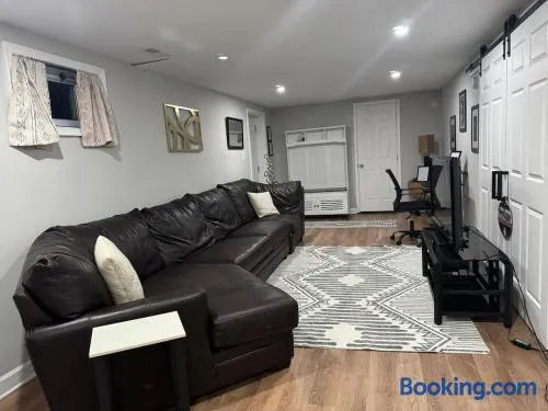 2BR Spacious Escape Close to DC & Baltimore - Image 1