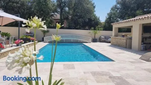 Un air de Provence avec piscine disponible seulement en fin de journée - un Parking Privé - À 5min de l'A7 et A9 - Image 1