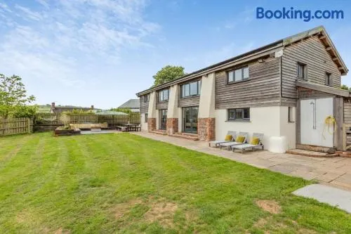 5 Bed in Tiverton oc-48151 - Image 1