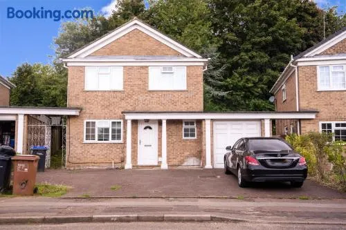 Conyngham Villa, Luxury Detached House, 6 Beds, 4BR,Large garden, Parking - Sleeps 8 - Image 1