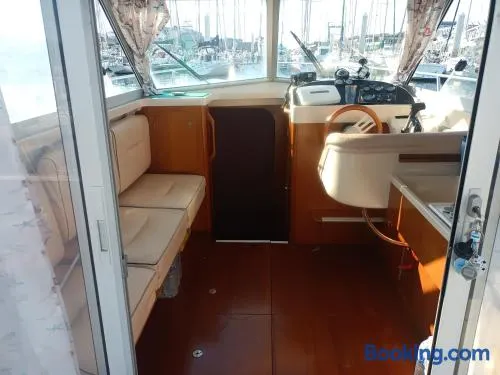 Nuit insolite à bord du bateau Exocet III - Image 1