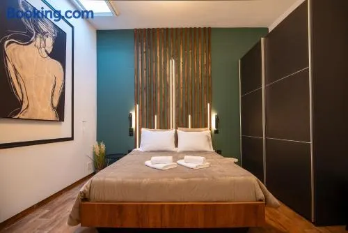 Moulin Rouge Apartments - Image 1