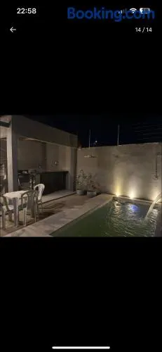 Casa com piscina, garagem, dois banheiros, dois quartos fácil acesso Uber e 99 - Image 1