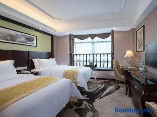 Vienna 3 Best Hotel Meizhou Mei County People Square - Image 1
