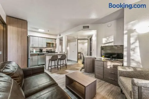 Chandler 1bd King Deluxe - Image 1