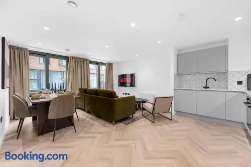 Ancoats sleeps 6 Manchester city centre apartment - Image 1