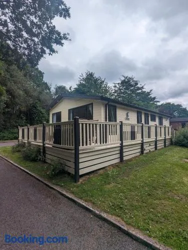 LUXURY STUNNING SENSATION LODGE ON 5 STAR SHOREFIELD COUNTRY PARK New Forest ENTERTAINMENT AND LEISURE PASSES INCLUDED - Image 1