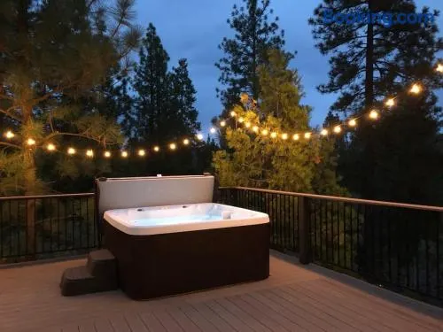 Large Deck & Spa & Games & Vaulted Ceiling Cabin - Image 1