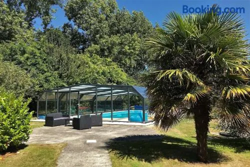 Villa De Plain-Pied Avec Wifi, Piscine Privée Sous Abris Haut À Pleumeur-Bodou - Ref 461 - Image 1