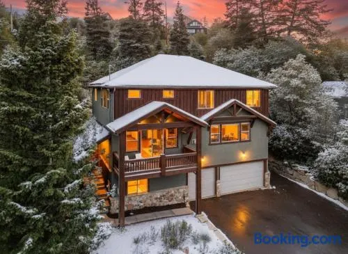 Luxury Park City Mountain Home Sleeps 14 with Hot Tub and Mountain Views - Image 1