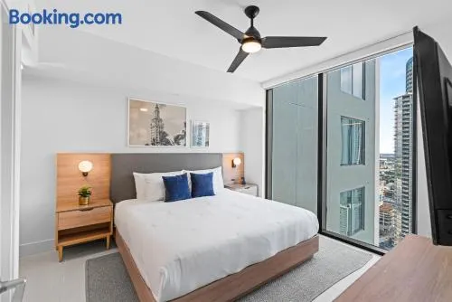 NEW Luxurious Apartment Floor 35th - Miami's heart - Image 1