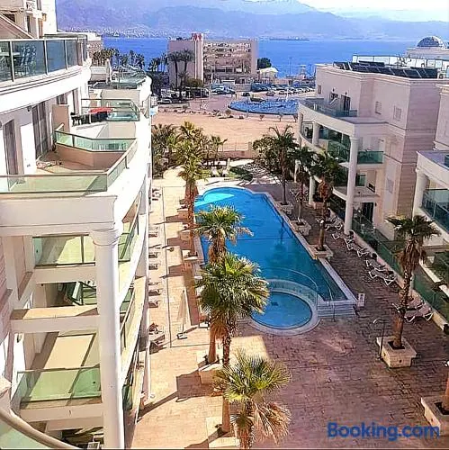 Milana's Deluxe with big patio and pool - Image 1