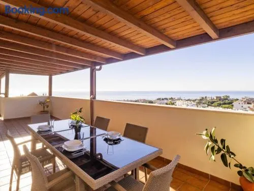 Ático con vistas al mar, piscina y parking - Image 1