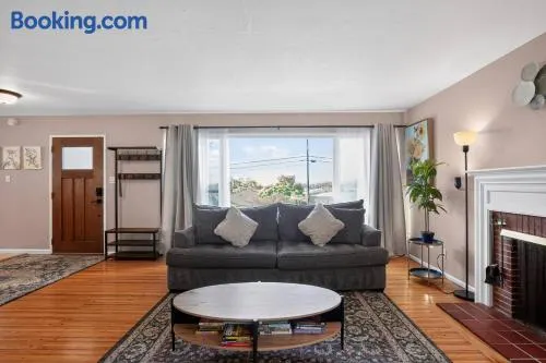 Relaxing 4 bedroom - Full Kitchen & Dining - BART - Image 1