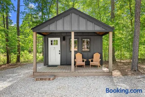 Cabin #7 One bedroom with Kitchenette - Image 1