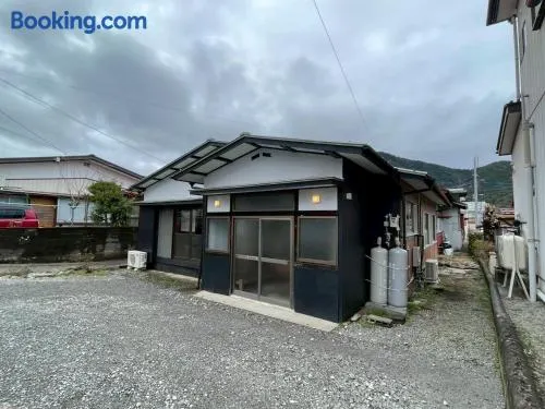 Up to 8 people Traditional Japanese inn for rent! 5-minute drive to Arakurayama Sengen Park - Image 1