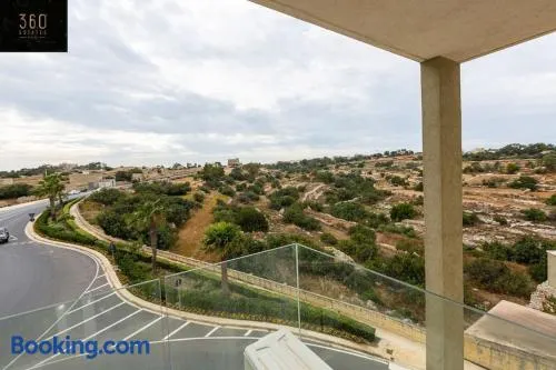Designer 3BR home, w/ lovely green views & WIFI by 360 Estates - Image 1