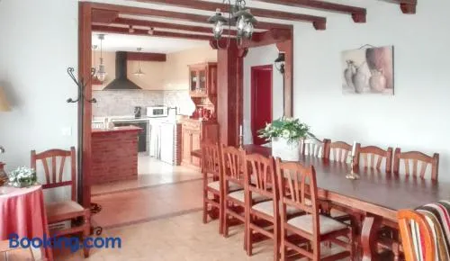 Family house in Peral de Arlanza with fenced garden - Image 1