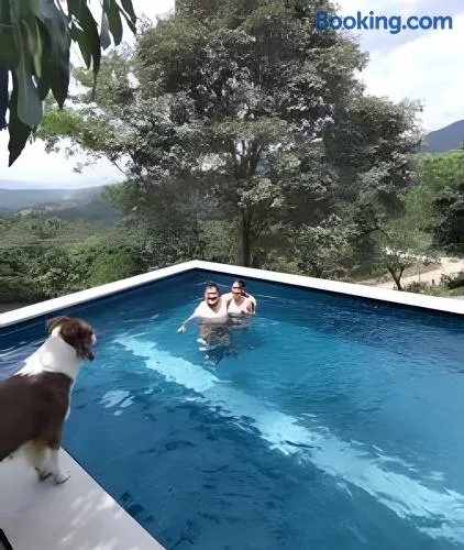 Casa con piscina rodeada de verde en Anapoima - Image 1