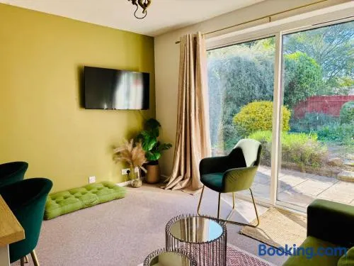 JADE - Cambridge Rental with Garden and BBQ, Near City Centre - Image 1