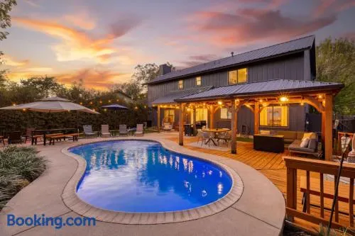 Timeless-Texas-Inn - Heated Pool Oasis & Lux Vibe - Image 1