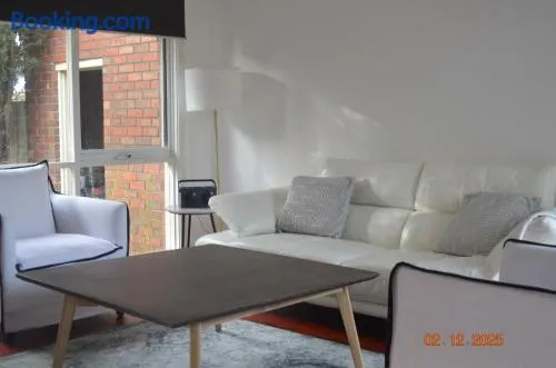 Donvale House 15KM to CBD 3 Bed rooms - Image 1