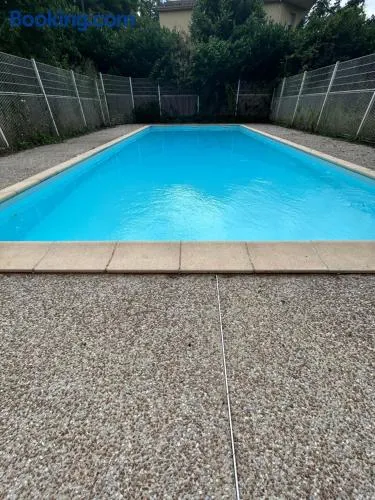 Appartement t2 piscine Parkin privée - Image 1