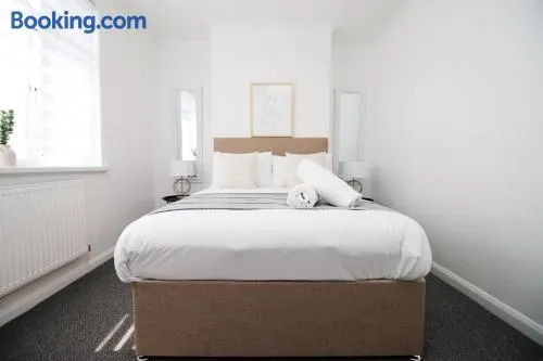 Bristol Street (2BR FREE parking)| Cohost Partners - Image 1