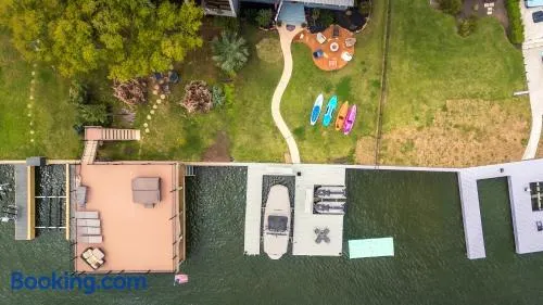 Conroe Lakefront Cottage - Image 1