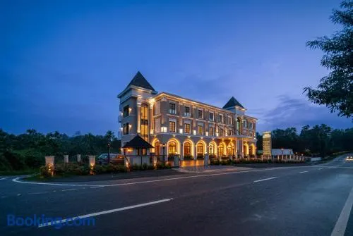HOTEL MARIAPARK KALLooRKKAD - Image 1