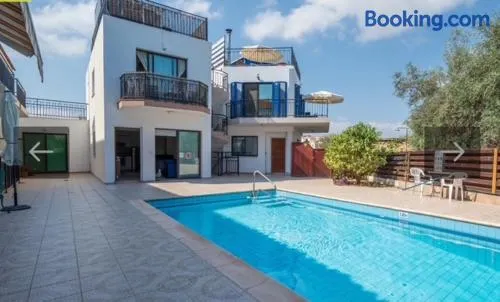 Cosy home with rooftop terrace - Image 1