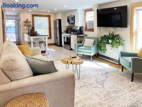 Cozy 3 Bedroom Getaway with Hot Tub - Image 1