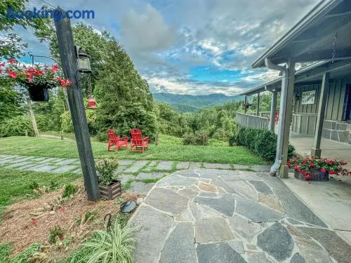 Hemlock Inn - Image 1