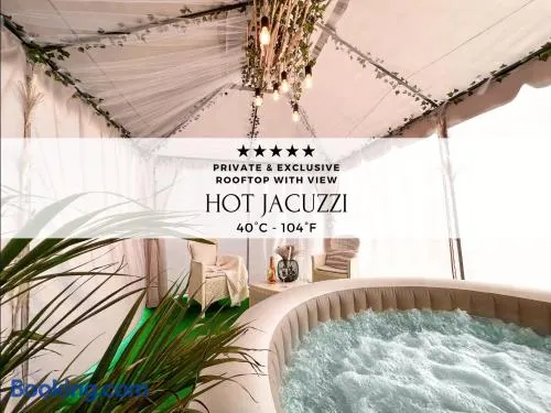 Colosseum House - Private Rooftop, Jacuzzi Hot Tub & View - Image 1