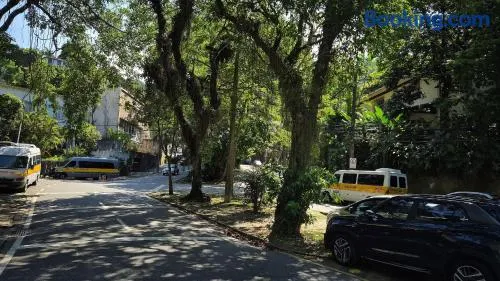 Conforto e privacidade próximo a PUC - Image 1