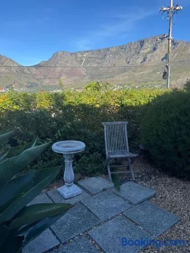 Mountain Views in the Heart of Tamboerskloof - Image 1
