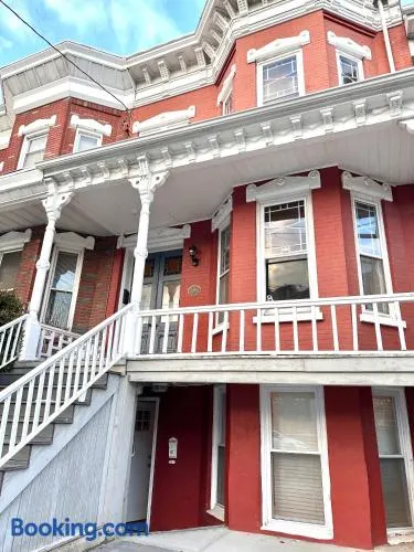 Classical Isbills Row House close to NYC - Image 1