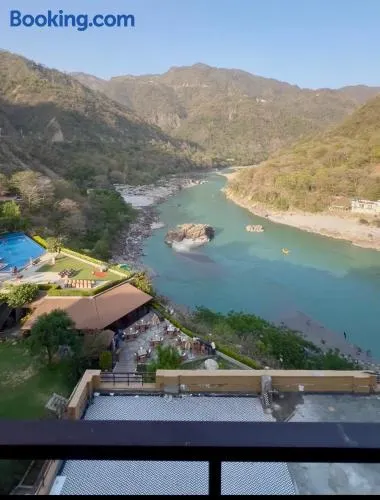 ALOHA DIVINE GANGES APARTMENTS with INFINITY POOL - Image 1